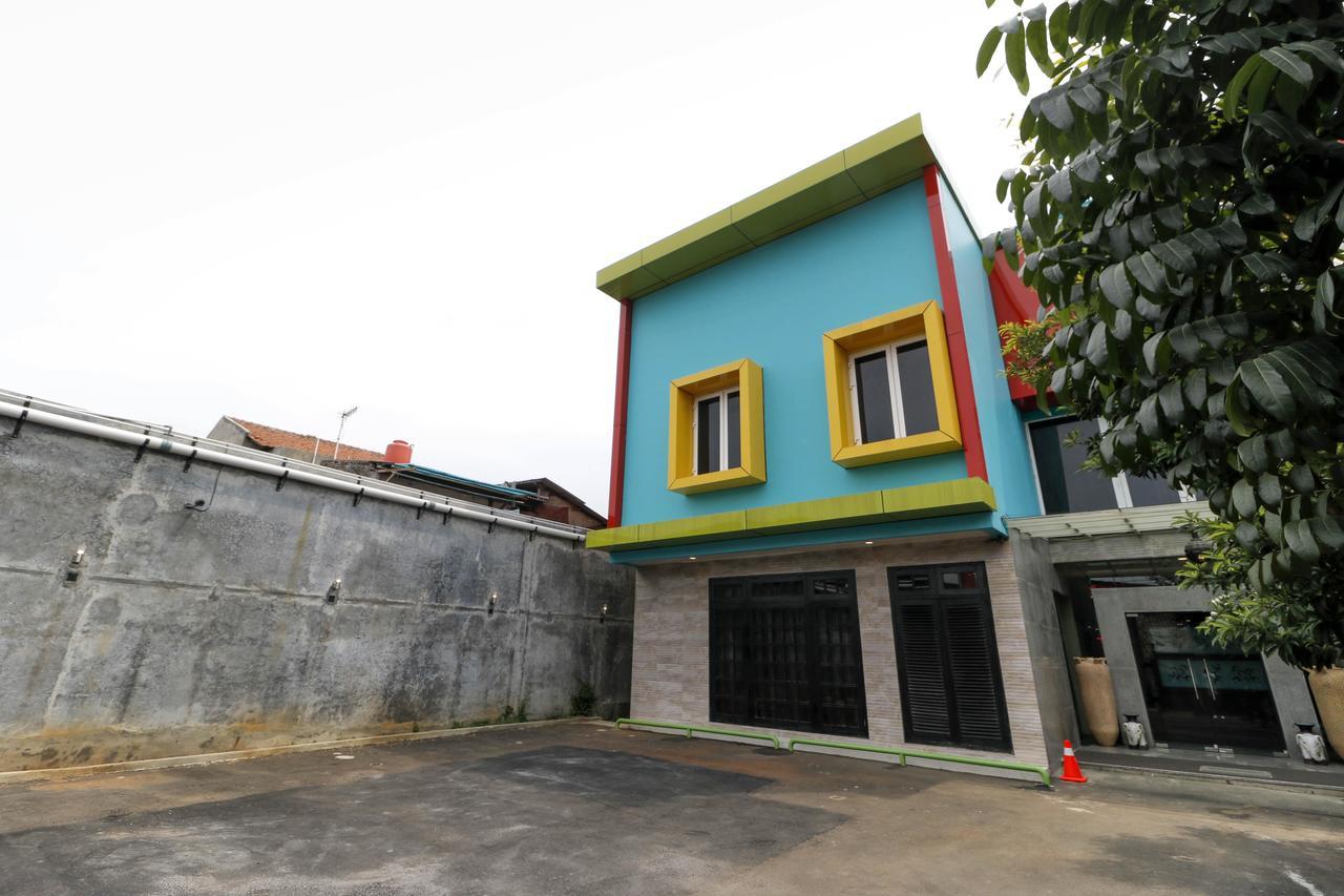 เรดดอร์ซ พลัส เนียร์ ฮาลิม เปอร์ดานากุสุมา 2 Hotel จาการ์ตา ภายนอก รูปภาพ